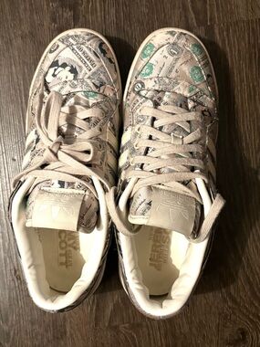 Jeremy Scott adidas Low-Top Sneakers in Beige with Green Print